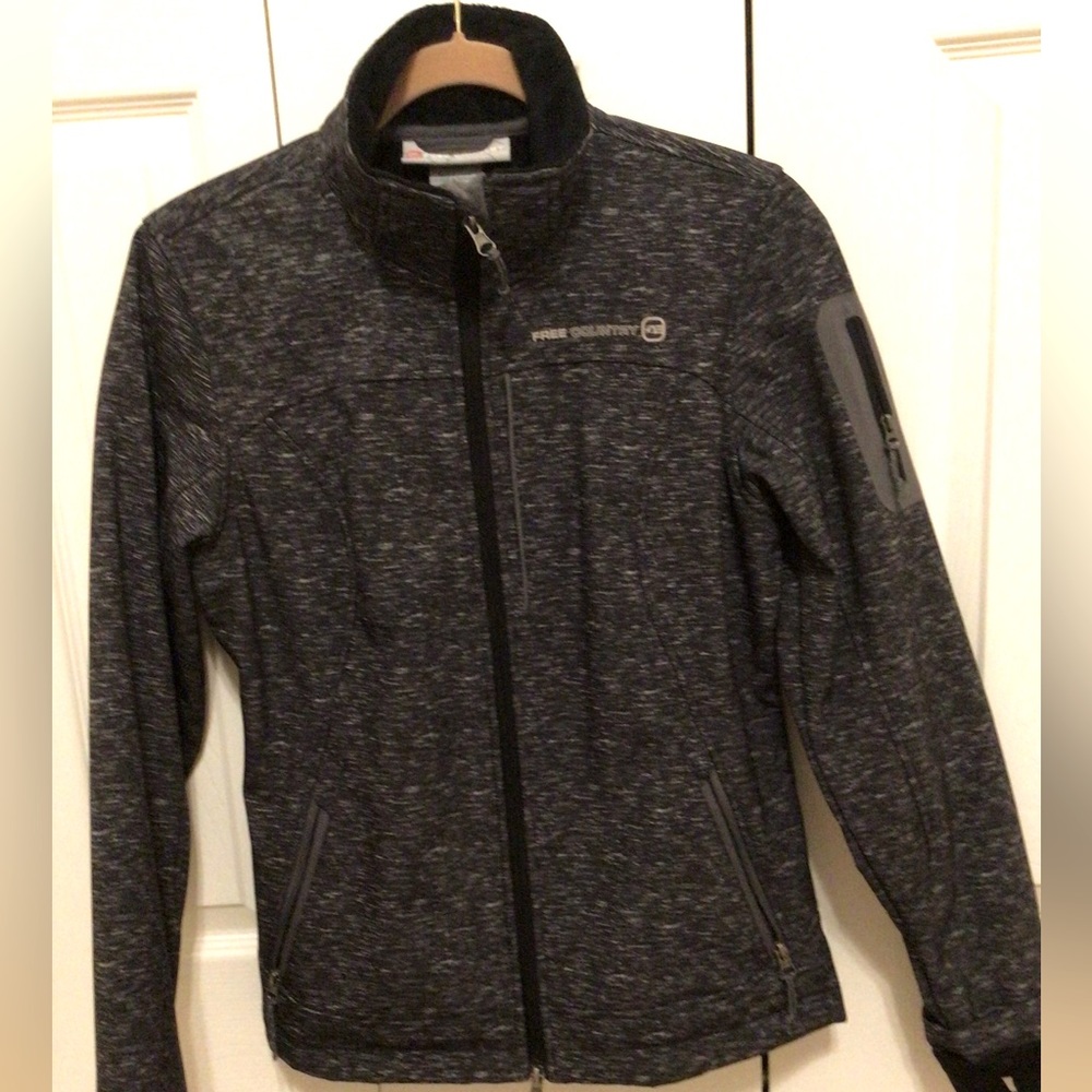“Free Country” Jacket Size S - black & white. Water resistant. Gently used.